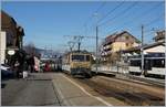 Eine MOB GDe 4/4 erreicht mit ihrem GoldenPass Panoramic den Bahnhof Chernex.