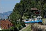 Der MOB ABDe 8/8 4002 VAUD mit einem Regionalzug nach Zweisimmen bei Chernex.