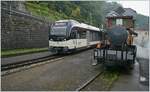 Während die SEG G 2x 2/2 105 der Blonay Chamby Bahn unseren Zug nach Chaulin schiebt, verlässt auf dem Gleis der MOB der CEV MVR ABeh 2/6 7503  Blonay Chamby  den Bahnhof  von Chamby als R34