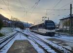 Der erste Schnee in Blonay! Der im HVZ Vierteilstundentakt eingesetzte ABeh 2/6  pausiert im Gleisvorfeld in Blonay.