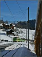 Ein ASD Regionalzg erreicht den neu gestalteten (Kopf)-Bahnhof Le Sépey.