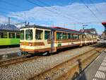 Der A-L Regio R70 325 bestehend aus dem führenden Bt 352 und dem schiebenden BDeh 4/4 301 ist von Leysin kommend in Aigle angekommen.