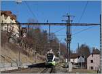 Der von den SBB langfristig an die tranN vermietete Flirt RABe 523 076 verlässt Le Locle als R20 mit dem Ziel La Chaux-de-Fonds.