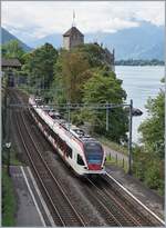 Ein SBB RABe 523 Flirt beim Château de Chillon.