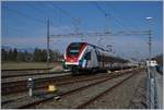 Der SBB RABe 522 228 und ein weiterer erreichen ihren Zielbahnhof Coppet.