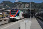 Der SBB TILO RABe 523 204 wartet in Mendrisio auf die Weiterfahrt.