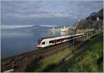 Ein SBB RABe 523 ist beim Château de Chillon auf dem Weg nach Lausanne.