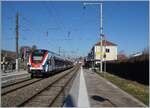 Ein SBB LEX RABe 522 auf dem Weg von Annecy nach Coppet wartet La Roche sur Foro auf den Gegen- und Anschlusszug nach St Gervais Les Bains Le Fayet.