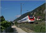 Ein SBB ICN auf der Fahrt nach Lausanne kurz vor Ligerz.