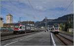 Ein SBB RABe 511 von St-Maurice nach Annemasse und ein RABE 523 nach Vallorbe treffen sich in Villeneuve.