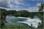 Beim rauschenden Rheinfall berquert ein Thurbo GTW RABe 526 die Rheinbrcke Richtung Neuhausen.