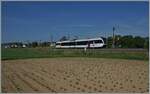 Die Strecke im schweizerischen Klettgau gehrt der DB im Nahverkehr bis Erzingen fahren aber Thurbo GTW, wie hier bei Neuhausen.