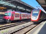 Infolge Bauarbeiten verkehren zwei zusammengekuppelte Domino RBDe 560 sozusagen als S 40  Shuttle  zwischen Lausanne und Palézieux. Zu meiner Freude war der RBDe 560 Seite Palézieux der ex. Travys RBDe 560 384 Domino, der hier in Lausanne von der Steuerwagenseite her zu sehen ist. 

Auf Gleis 1 fährt ein SBB RABe 502 (Twindexx) als IC 1 vn Genève Aéroport ein, dessen Lauf in Lausanne infolge Bauarbeiten gebrochen wird. 

10. Mai 2025