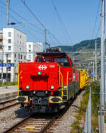 Die Aem 940 030-0 (Aem 91 85 4 940 030-0 CH-SBBI) der SBB Infrastruktur drückt am 28.