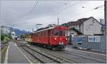 Der Bernina Bahn ABe 4/4 35 verlässt mit einem recht kurzen Riviera-Belle-Epoque Zug Blonay in Richtung Vevey.