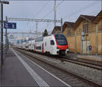 RABe 512 008 'Vaud' in Aigle als RE nach Martigny. Januar 2026.