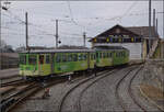 Im Depot gab es beim Warten auf die Einfahrt auch den Blick auf den Zug, dem wir im Konvoi gefolgt waren: Steuerwagen Bt 352, 1966 von der SIG gebaut, geschoben von Be 4/4 302 der im gleichen Jahr von