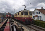 Grosses BoBo-Treffen in Balsthal - die Teilnehmerinnen:

Re 4/4 II 11393 der IRSI gehört zur letzten Serie Re 4/4 II. Diese erhielten als einzige asbestfreie Loks bis 2000 eine Deutschlandzulassung, die auch zum Transit durch Österreich nach Lindau berechtigte. Bei IRSI bekam sie eine TEE-Lackierung und Pflege vom Verein TEE Classics. So ist sie sowohl im kommerziellen Betrieb als auch im Ausflugsverkehr eingesetzt. Balsthal, September 2024.