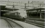 bern/695603/ein-sbb-rae-tee-ii-verlaesst Ein SBB RAe TEE II verlässt trotz SNCF Streik den Bahnhof von Bern in Richtung Frasne als IC 426, um dort Anschluss an den TGV 26 nach Paris Gare de Lyon zu vermitteln.

Analog Bild vom 24. Mai 1984