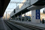 Der Bahnhof Bern -     Der verlängerte Bahnsteig von Gleis 9 und hat die Gleisnummern 49 und 50.