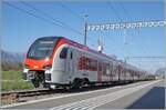 Nach längerem Suchen endlich gefunden bzw. die Gelegenheit bekommen ein Foto zu bekommen: in Bex steht der neue RegionAlps RABe 533 703. Dahinter der SBB RABe 531 002. Interessanterweise ist der  RegionAlpes Triebzug trotz unterschiedlicher Farbgebung, einer anderen Einteilung der 1. Klasse und einer anderen Baureihen Bezeichnung ein SBB Triebzug, wie jedenfalls die UIC Nummer verkündet: RABe 94 85 0 533 703-0 CH-SBB. 

30. Oktober 2024

