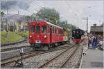 blonay/792675/der-bernina-bahn-abe-44-35 Der Bernina Bahn ABe 4/4 35 wartet mit einem recht kurzen Riviera-Belle-Epoque Zug in Blonay auf die Weiterfahrt nach Vevey. 

30. August 2020 