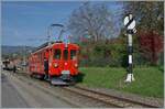La DER de la Saison! (Saisonabschlussfeier der Blonay-Chamby Bahn 2024) - die nun mechanisch und auch optisch wieder perfekt hergereichte RhB Bernina Bahn ABe 4/4 I N° 35 der Blonay Chamby Bahn rangiert in Blonay, bei B-C Ausfahrsignal. 

27. OKt. 2024
