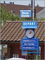 Mit solchen Abfahrtsanzeiger an den Bahnsteingen wurden fr�her auch in grossen Bahnh�fen die n�chste Zugsabfahrt angezeigt. 
Sch�n, dass die Blonay Chamby Bahn in Blonay diese Tradition weiter f�hrt, wobei mir in wager Erinnerung war, dass damals in der obersten Reihe die Zugskaterogrie angegeben war.

23. August 2026