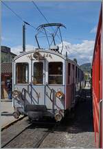 L'aventure ferroviaire de l'Oberland Bernois / Das Bahnabenteuer des Berner Oberlands - der von der Blonay Chamby Bahn wundersch�n hergerichtete MOB BCFe 4/4 N� 11 der Blonay Chamby Bahn wartet mit ihrem Zug auf die Abfahrt nach Chaulin. Man beachte die herrliche, liebevoll Farbgebung mit den blauen Zierlinien und (kaum zu sehenden) Verzierungen an diesem Triebwagen.

6. September 2026