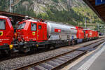 Der Erstfelder SBB Lsch- und Rettungszug 2014 „Uri“ der SBB Infrastruktur vom Depot Erstfeld (ein vierteiliger LRZ 2014) am 02 August 2019 beim Halt im Bahnhof Gschenen. Hier im Detail (von links n. rechts) der Tanklschwagen - Xans 99  ...