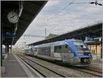 Die beiden SNCF X 73752 und 73753 warten in La Chaux-de-Fonds als TER 18108 nach Besançon-Viotte auf die baldige Abfaht.
