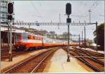 Die SBB Re 4/4 II 11106 mit erreicht mit einme  Swiss-Expres  von St. Gallen nach Genève uterweges Lausanne. Bis zur einführung des Taktfahrplan 1982 verkehrten diese Züge unter dem Namen  Städteexpress . 
9. Okt. 1984