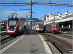 Eine zufällige  Fahrzeugparade in Lausanne: ein SBB RABe 502  Twindexx  als IC1 nach Geneve-Aéroport, der SBB RABe 511 104 als RE33 nach Vevey und die Re 6/6 022 (Re 620 022-4)  Suhr .