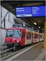 Der weiterhin in TRAVYS - Farben gehaltene SBB Domino wartet in Lausanne als S 40 auf die Abfahrt nach Vauderens.