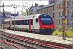 Mit einem Steuerwagen an der Spitze erreicht der IR 95 1712 von Brig kommend,  Lausanne, wo der Zug endet.