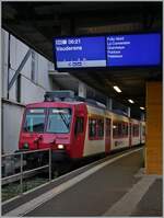 Der weiterhin in TRAVYS - Farben gehaltene SBB RABe 560 384 Domino wartet in Lausanne als S 40 auf die Abfahrt nach Vauderens.