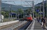 Der TRAVYS  Schülerzug erreicht den  neuen  Bahnhof von Le Day, dem gegenüber seinem Vorgänger jeder Anschein Ambiente abhandengekommen ist.