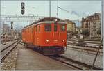 Nach der Ausfahrt ihres Zuges in Luzern, wechselt der SBB Deh 4/6 910 das Gleis um den nächsten Zug Richtung Interlaken bespannen zu können.