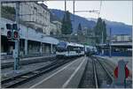 Eine eher ungewähnliche Rangierkomposition nähert sich in Montreux den Bahnsteiggleisen: Der MOB ABe 4/4 9301 rangiert GPX Wagen.

4. April 2025