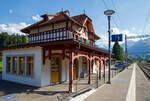 Empfangsgebude vom BLS Bahnhof Mlenen am 08 September 2021, in sdstlicher Blickrichtung (Berneralpen/Ltschberg).