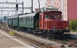 Die TemI 273 rangiert mit dem BDe 3/4 43 (vulgo Apfelsaft-Express) am 16.08.2026 im Bahnhof Romanshorn