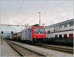 In Rotkreuz herrscht zwischen den Nord-Süd Güterzüge, den zahlreich Reisezügen Luzern -Zürich/Gotthard und weitern Lokalzügen ein recht reger Verkehr.