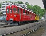 Der RhB Abe 4/4 I 35 der Blonay Chamby Bahn wartet in Vevey mit dem Salonwagen als  Riviera Belle Epoque  auf die Abfahrt nach Chaulin.