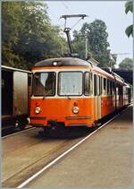 Da mit dem gehoben Stromabnehmer fotogener, noch einmal der BD BDe 8/8 N° 1 in Wohlen, der als Regionalzug 663 auf die Abfahrt nach Dietikon wartet.