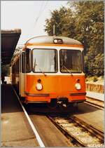 An der gleichen Stelle, jedoch weit näher beim Bahnsteigdach wartete der BD BDe 8/8 N° 1 als Regionalzug auf die Abfahrt nach Dietikon.