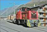 Der MGB Tm 2/2 74 steht in Zermatt und wartet auf einen neuen Rangiereinsatz.