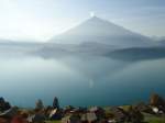 (136'686) - Blick von Sigriswil auf den Thunersee und den Niesen am 31.