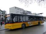 (270'430) - Hfliger, Sursee - Nr. 21/LU 197'101/PID 10'026 - Solaris am 30. Dezember 2024 beim Bahnhof Interlaken West (Einsatz PostAuto)