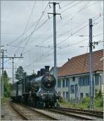 Der Extra-Zug erreicht mit der A 3/5 705 erreicht Murten.