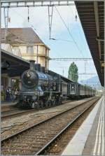 Die schöne A 3/5 705 manövriert sich in Neuchatel an den Extrazug nach Murten.